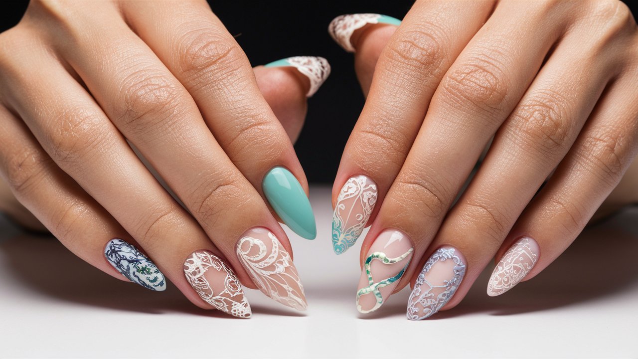 Eine Nahaufnahme von Händen mit kreativ gestalteten Nägeln und mit filigranen Mustern